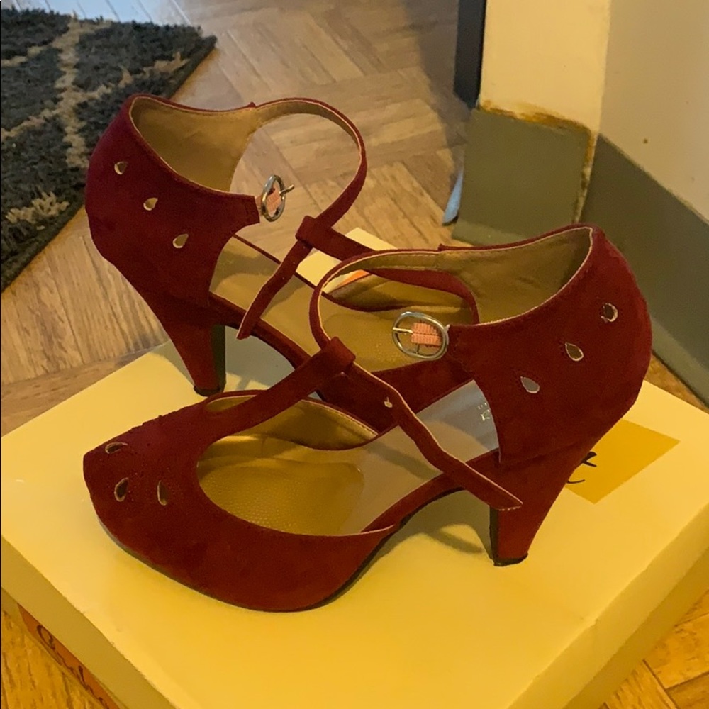 🌙ModCloth Vintage t-strap heels